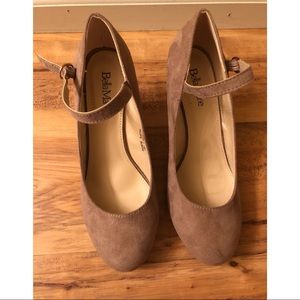 Closed toe Taupe Suede wedges with strap. Size 8